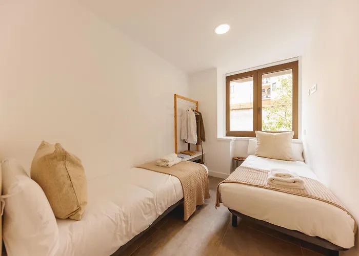 Bravissimo Turbau Entresol B, With 3 Bedrooms