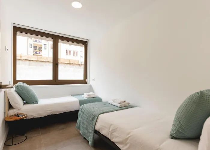 Bravissimo Turbau Entresol B, With 3 Bedrooms