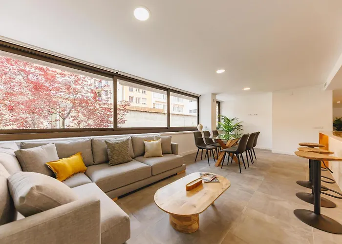 Bravissimo Turbau Entresol B, With 3 Bedrooms